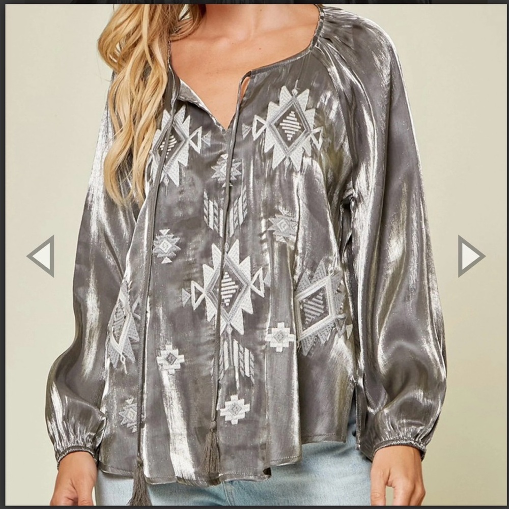 SAVANNA JANE  Aztec Embroidered Silver Top size small
